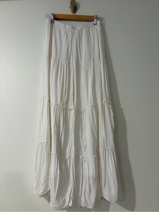 Brandy Melville Dresses & Skirts - Brandy Melville Women's White Tiered Maxi Skirt
